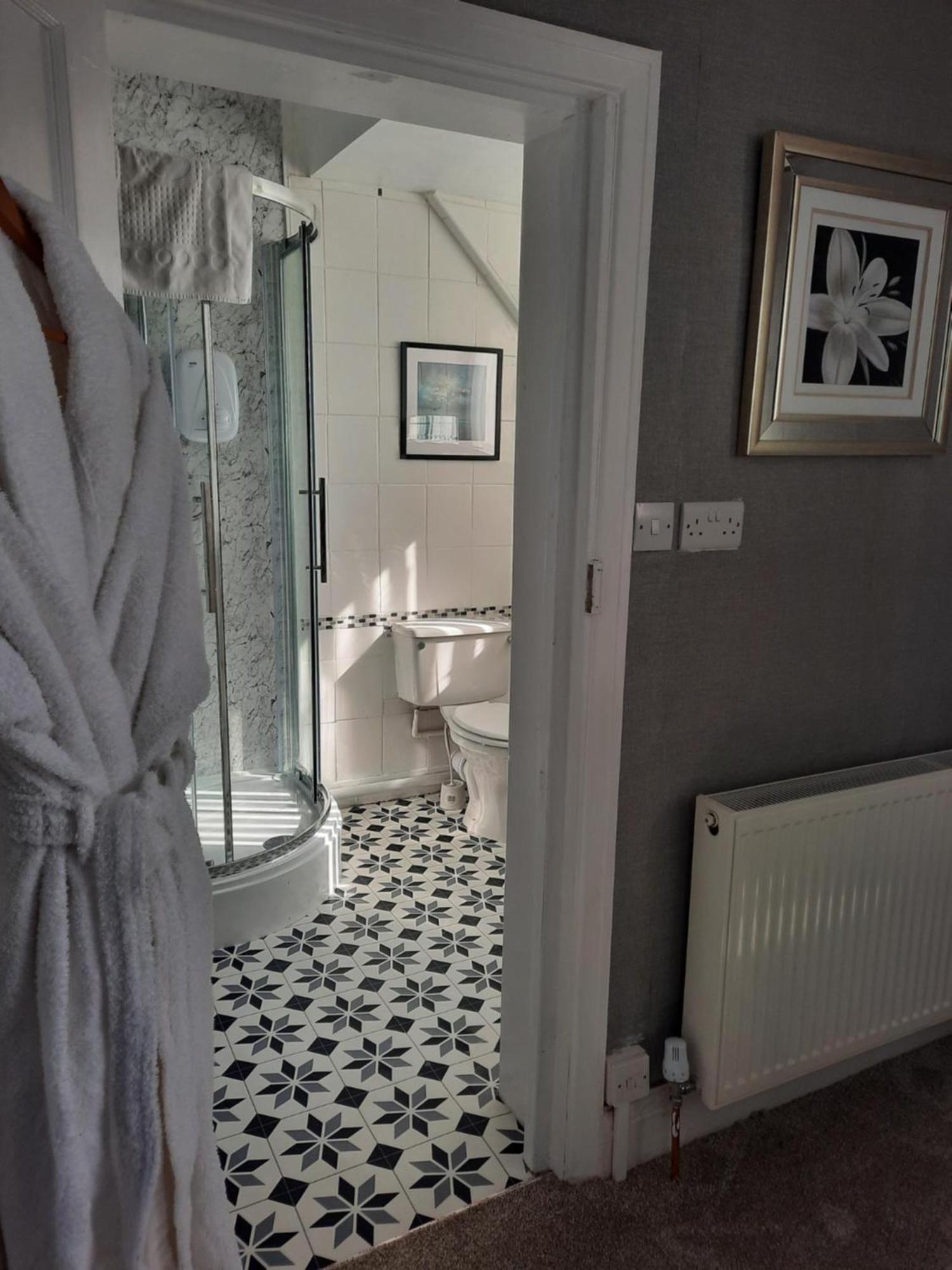 Rosaire With Private Car Park Bed & Breakfast Llandudno Exterior photo