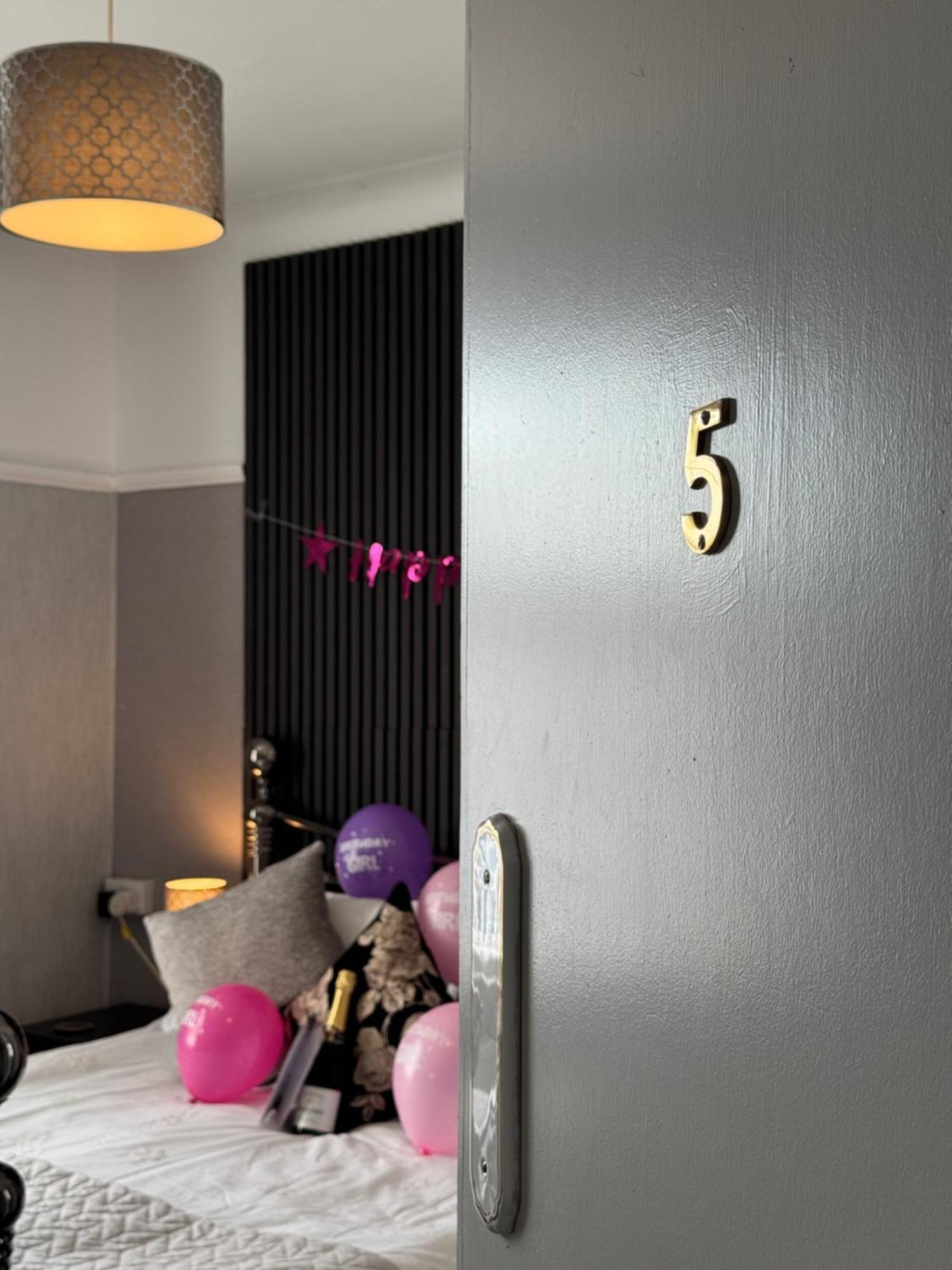 Rosaire With Private Car Park Bed & Breakfast Llandudno Exterior photo