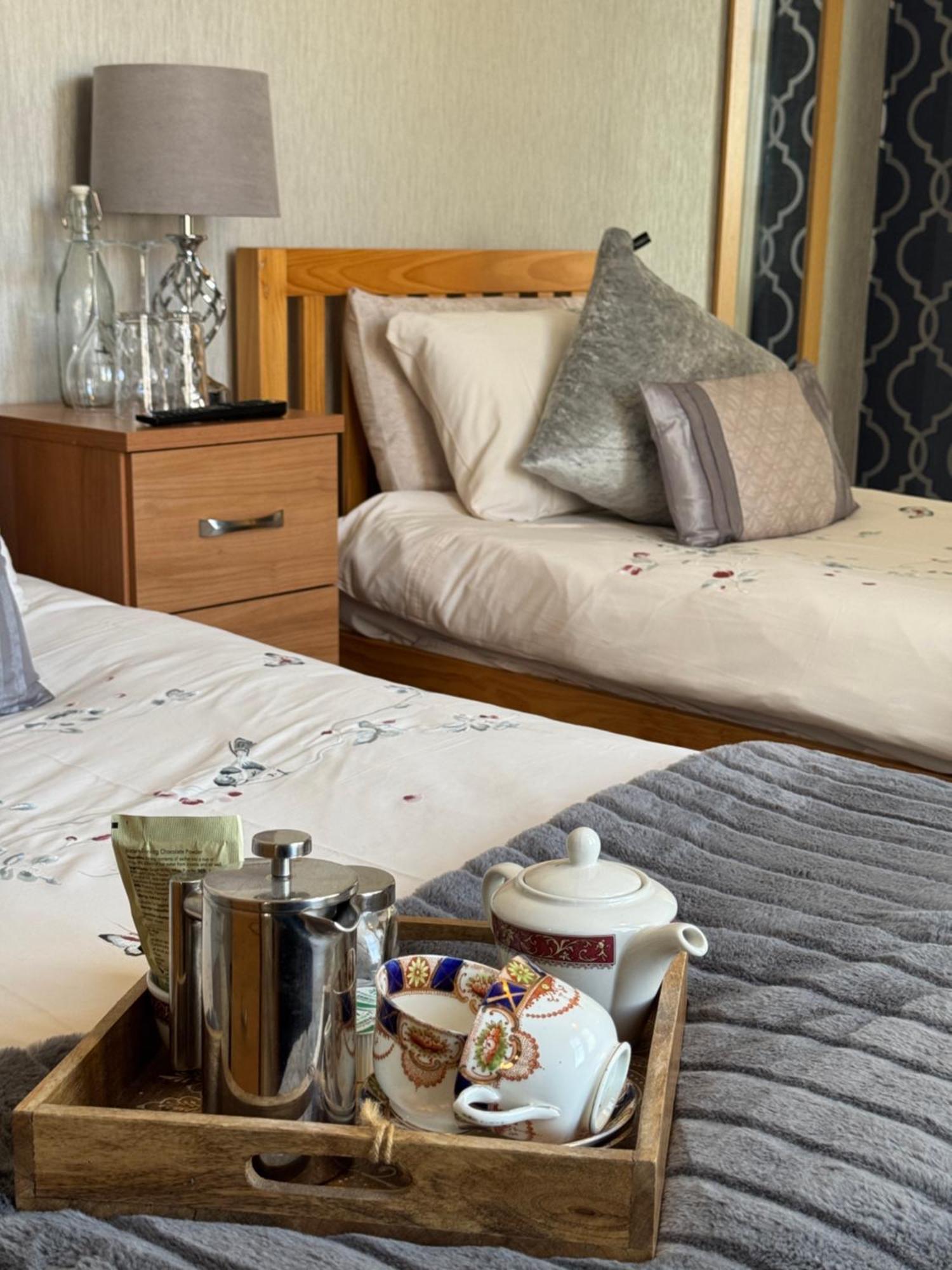 Rosaire With Private Car Park Bed & Breakfast Llandudno Exterior photo