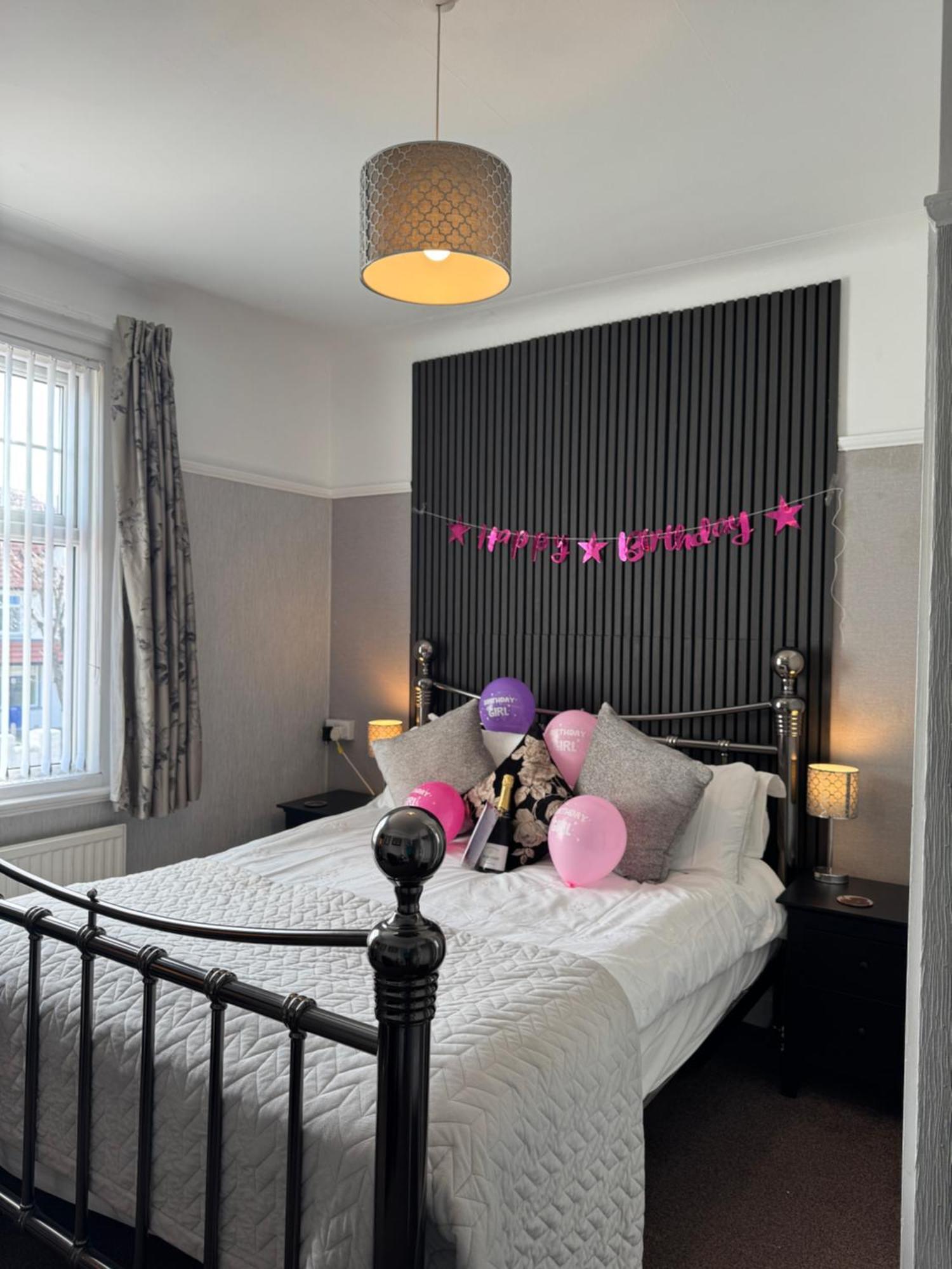 Rosaire With Private Car Park Bed & Breakfast Llandudno Exterior photo