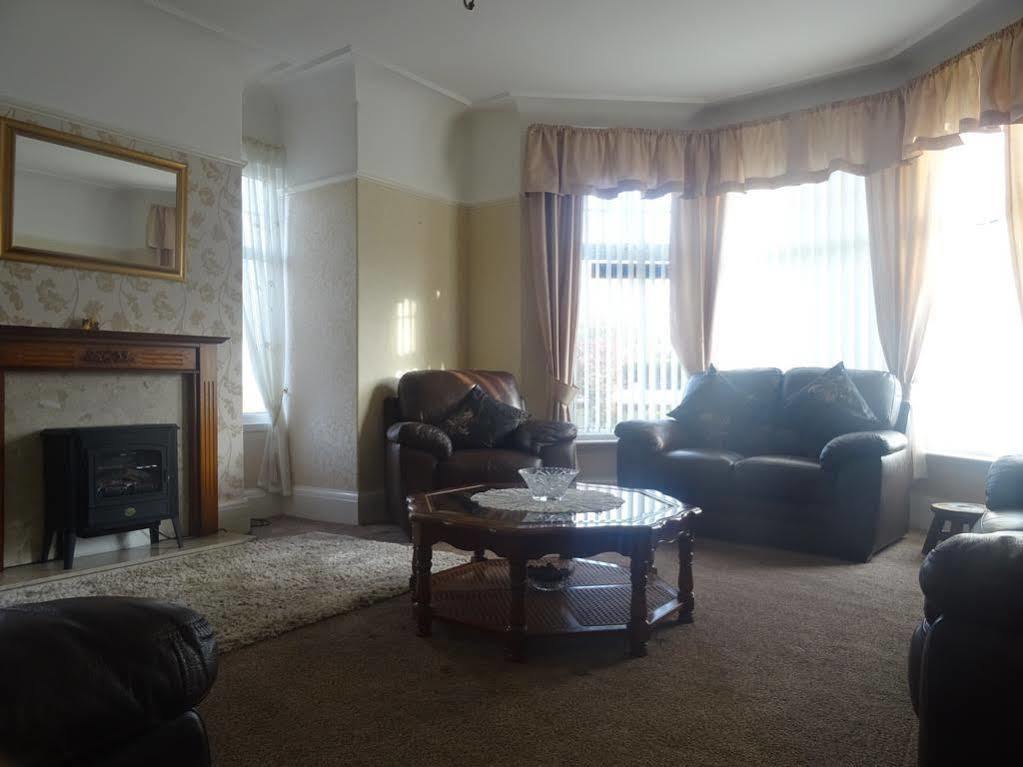Rosaire With Private Car Park Bed & Breakfast Llandudno Exterior photo
