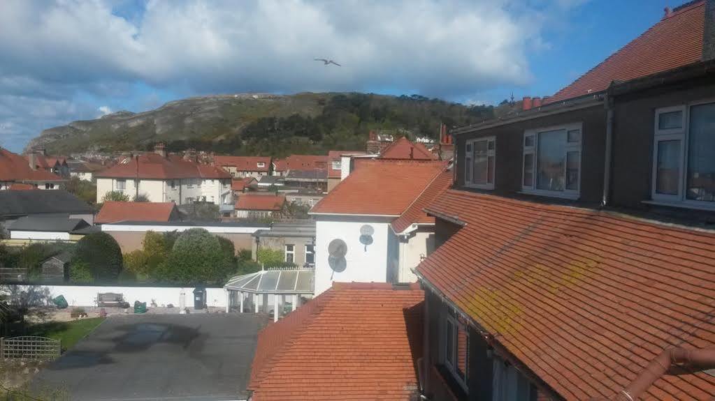 Rosaire With Private Car Park Bed & Breakfast Llandudno Exterior photo